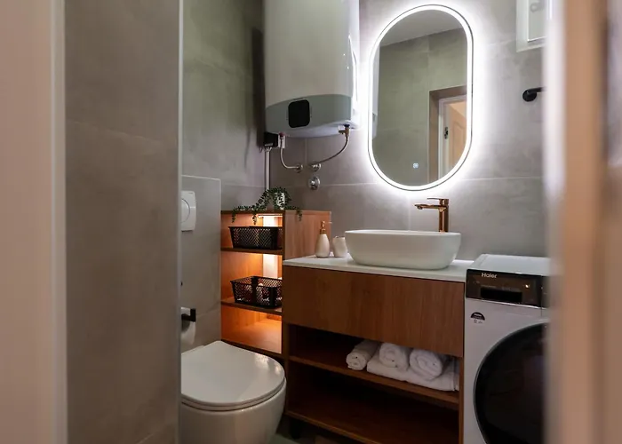 Beigestone Luxury Center By Belmont Realty * זאדאר