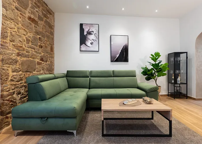 Beigestone Luxury Center By Belmont Realty *