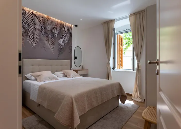 Beigestone Luxury Center By Belmont Realty Lägenhet