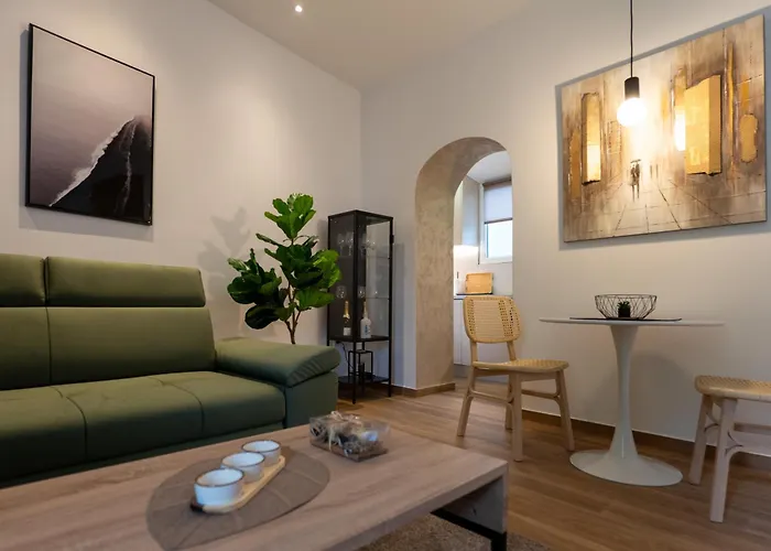 Beigestone Luxury Center By Belmont Realty *
