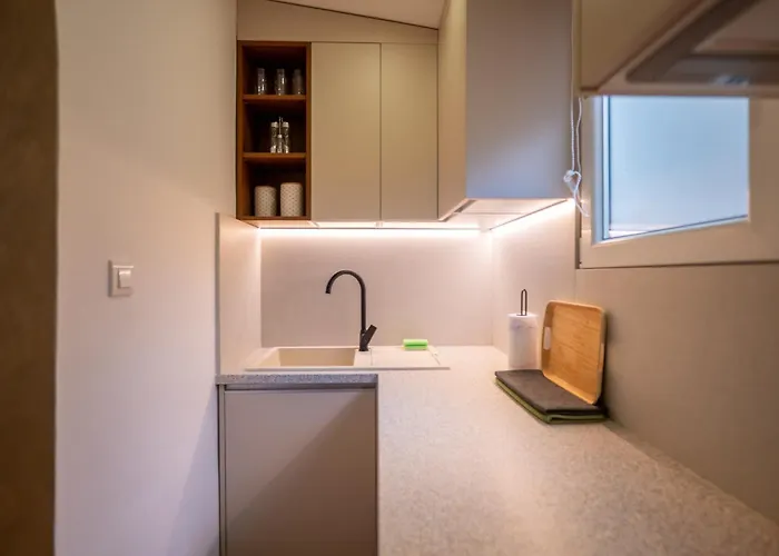 Beigestone Luxury Center By Belmont Realty Lägenhet