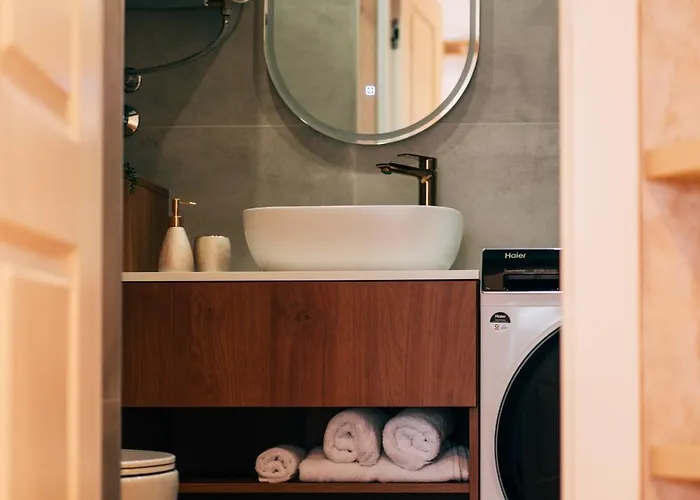 Beigestone Luxury Center By Belmont Realty Lägenhet *