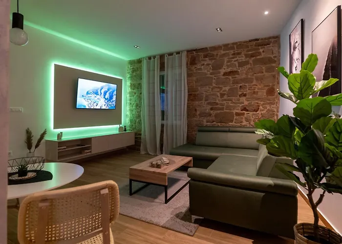 Lägenhet Beigestone Luxury Center By Belmont Realty *